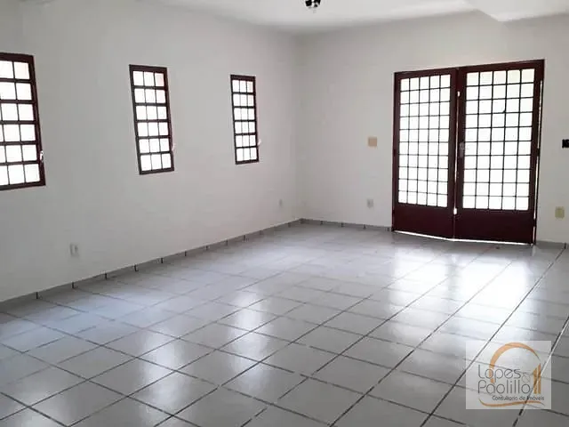 Casa com 410m² 4 quartos e 4 banheiros, à venda, no bairro Jardim Siriema em Atibaia