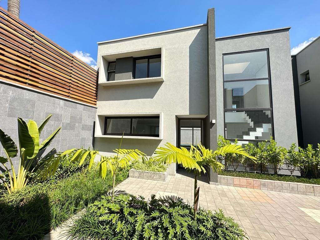 Casa em condomínio para venda com 4 quartos, sendo 4 suítes, 401.12m²
