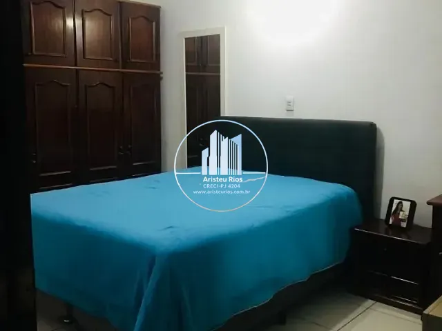 Casa com 300m² 5 quartos e 5 banheiros, à venda, no bairro Santo Ivo em Pouso Alegre
