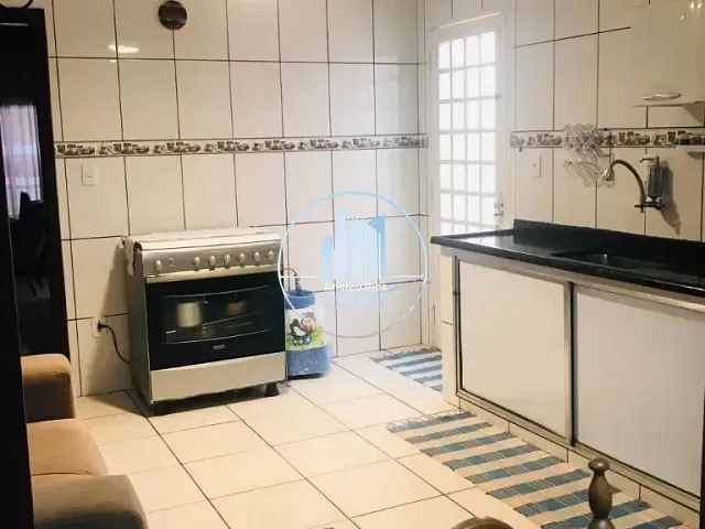 Casa com 300m² 5 quartos e 5 banheiros, à venda, no bairro Santo Ivo em Pouso Alegre