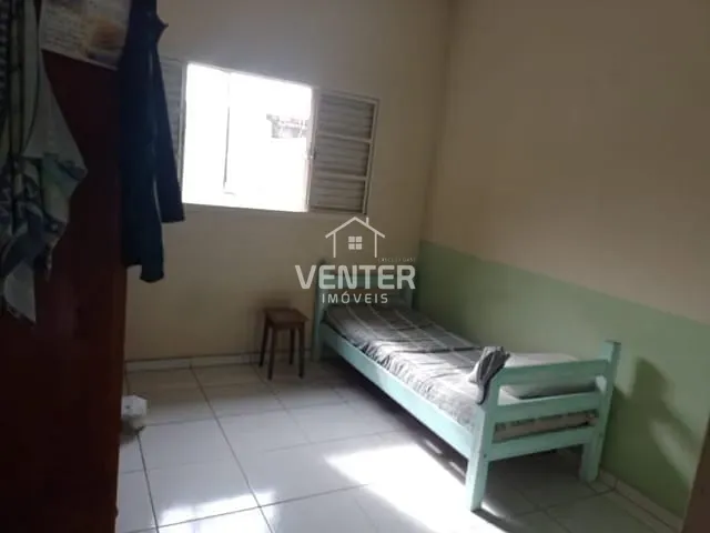 Casa com 300m² 3 quartos e 2 banheiros, à venda, no bairro Parque Santo Antônio em Taubaté