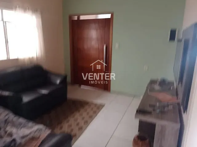 Casa com 300m² 3 quartos e 2 banheiros, à venda, no bairro Parque Santo Antônio em Taubaté