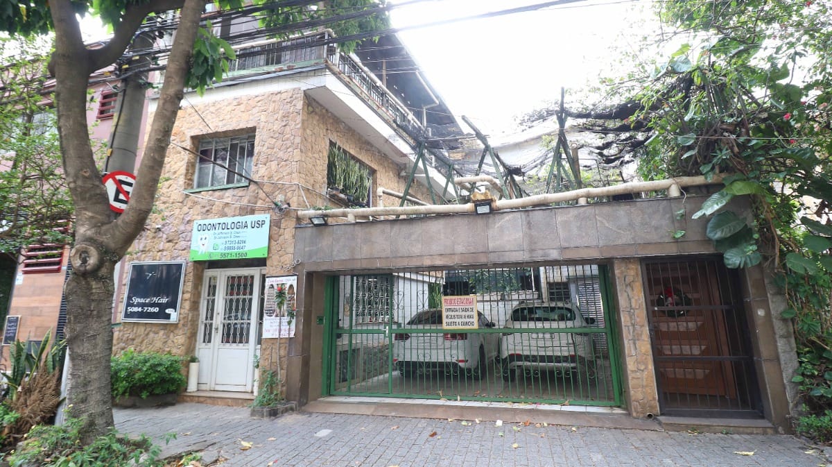 Casa para venda em Vila Mariana com 4 quartos, sendo 4 suítes, 414m²