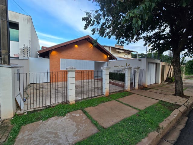 Casa com 360m² 3 quartos e 4 banheiros, à venda, no bairro Quebec em Londrina