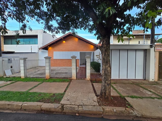Casa com 360m² 3 quartos e 4 banheiros, à venda, no bairro Quebec em Londrina