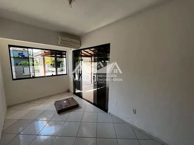 Casa 2 quartos e 1 banheiro, à venda, no bairro São Sebastião em Palhoça