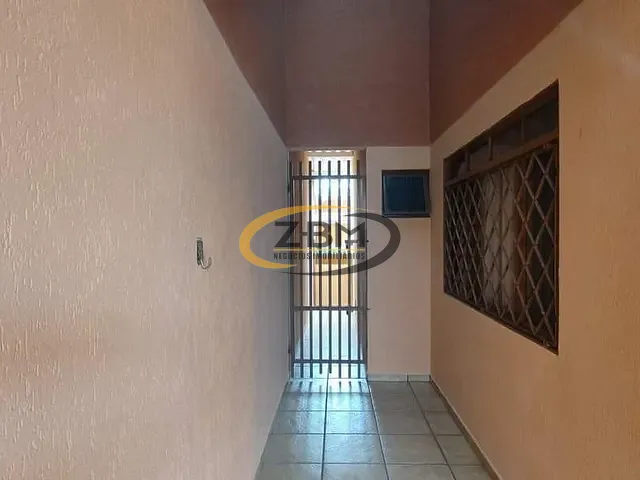 Casa com 200m² 3 quartos e 3 banheiros, à venda, no bairro Armindo Guazzi em Londrina