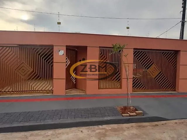 Casa com 200m² 3 quartos e 3 banheiros, à venda, no bairro Armindo Guazzi em Londrina