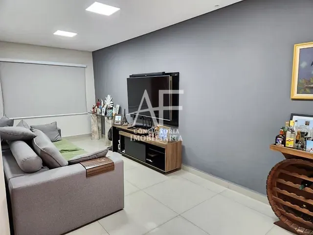 Casa com 300m², à venda, no bairro Jardim Gurilândia em Taubaté
