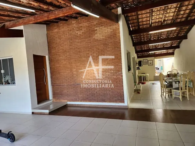Casa com 300m², à venda, no bairro Jardim Gurilândia em Taubaté