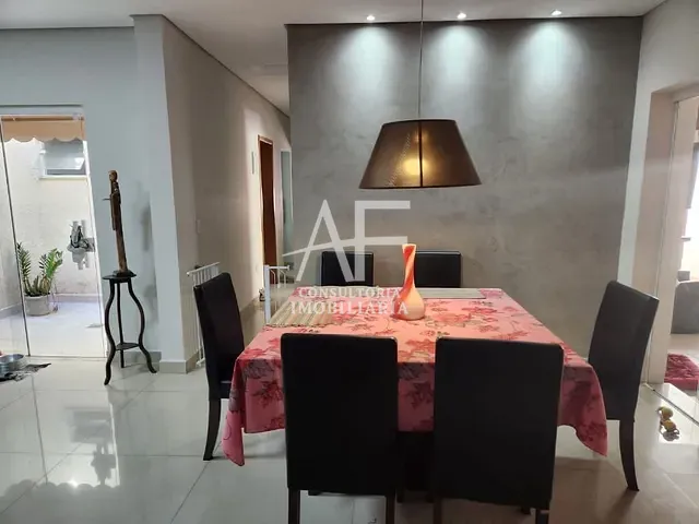 Casa com 300m², à venda, no bairro Jardim Gurilândia em Taubaté