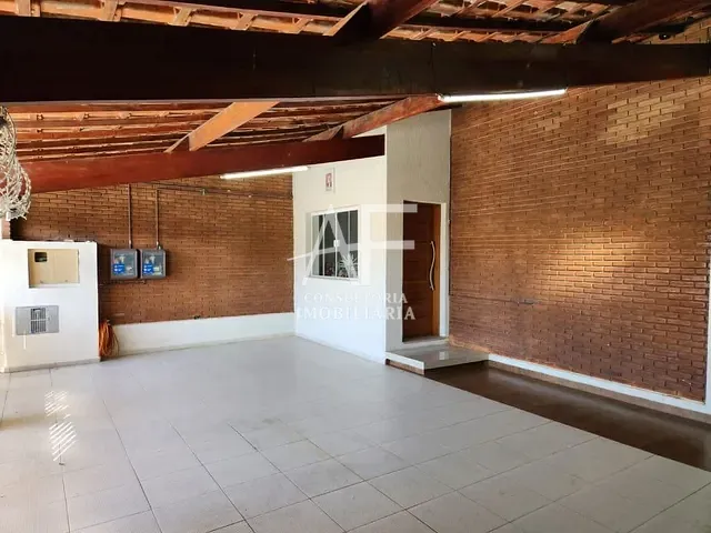 Casa com 300m², à venda, no bairro Jardim Gurilândia em Taubaté