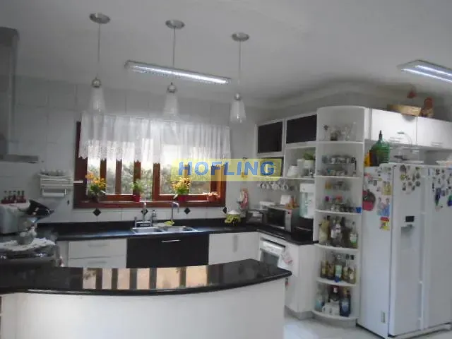 Casa com 452m², à venda, no bairro Centro em Rio Claro
