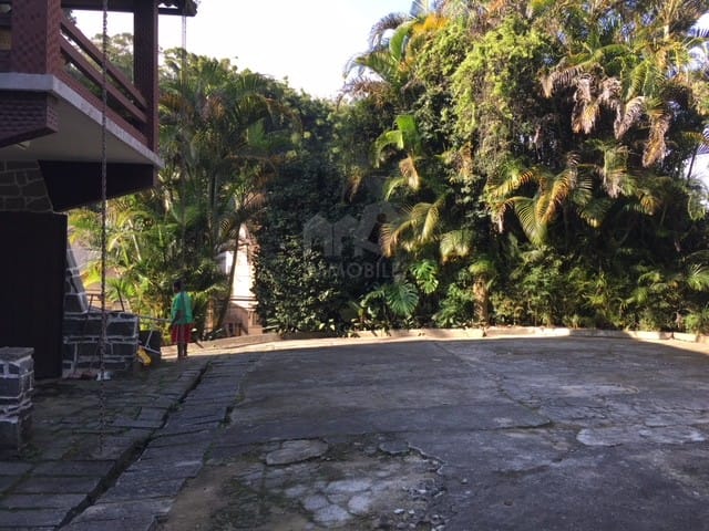 Casa com 1500m², à venda, no bairro Valparaíso em Petrópolis