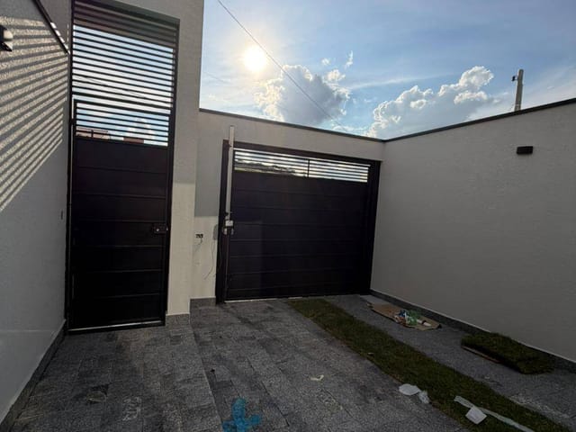 Casa com 125m² 2 quartos e 2 banheiros, à venda, no bairro Parque dos Manacás em Extrema