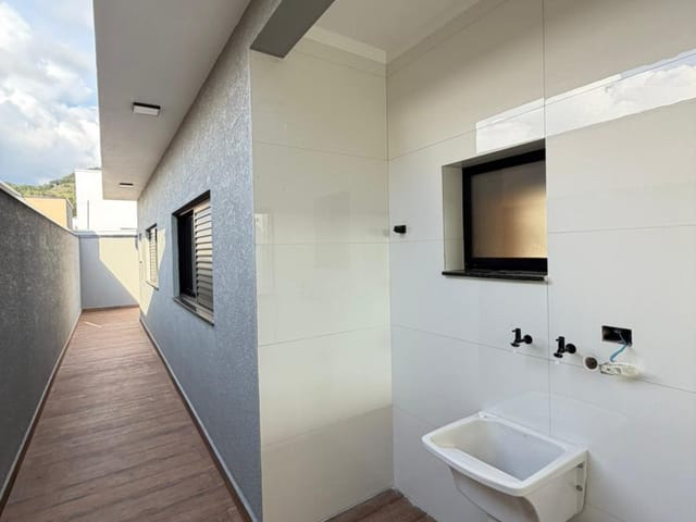 Casa com 125m² 2 quartos e 2 banheiros, à venda, no bairro Parque dos Manacás em Extrema