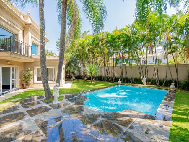 Casa com 842m² 4 quartos e 6 banheiros, à venda, no bairro Alto de Pinheiros em São Paulo