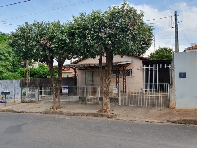Casa com 415m² 3 quartos e 1 banheiro, à venda, no bairro Vila Guarujá em Birigüi