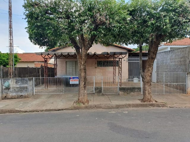 Casa com 415m² 3 quartos e 1 banheiro, à venda, no bairro Vila Guarujá em Birigüi
