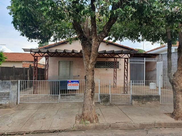 Casa com 415m² 3 quartos e 1 banheiro, à venda, no bairro Vila Guarujá em Birigüi