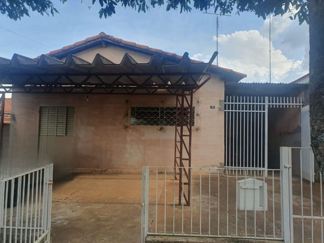 Casa com 415m² 3 quartos e 1 banheiro, à venda, no bairro Vila Guarujá em Birigüi