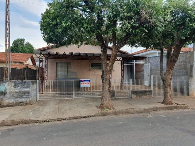 Casa com 415m² 3 quartos e 1 banheiro, à venda, no bairro Vila Guarujá em Birigüi