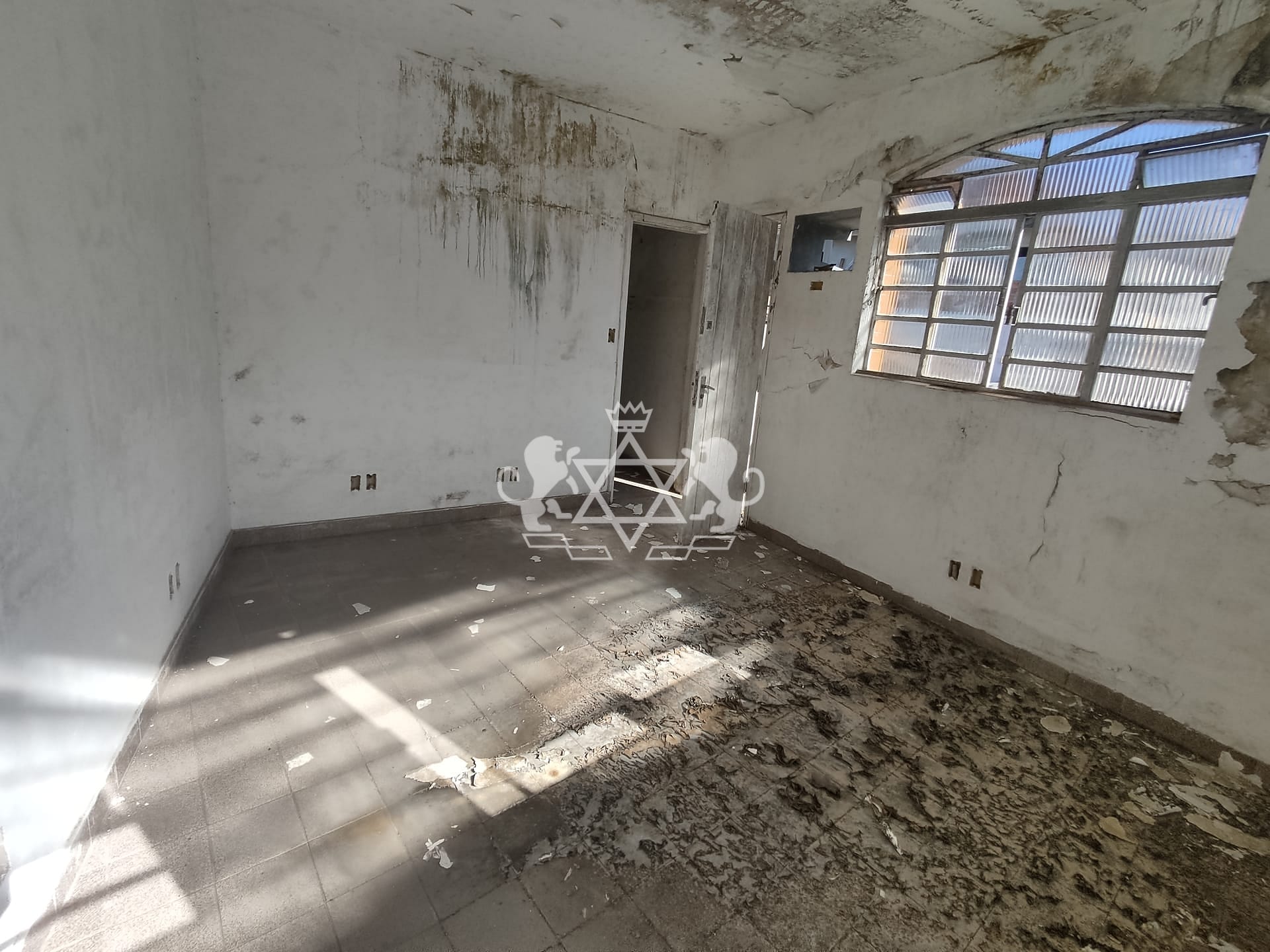Casa à venda com 1 quarto, 175m² - Foto 2