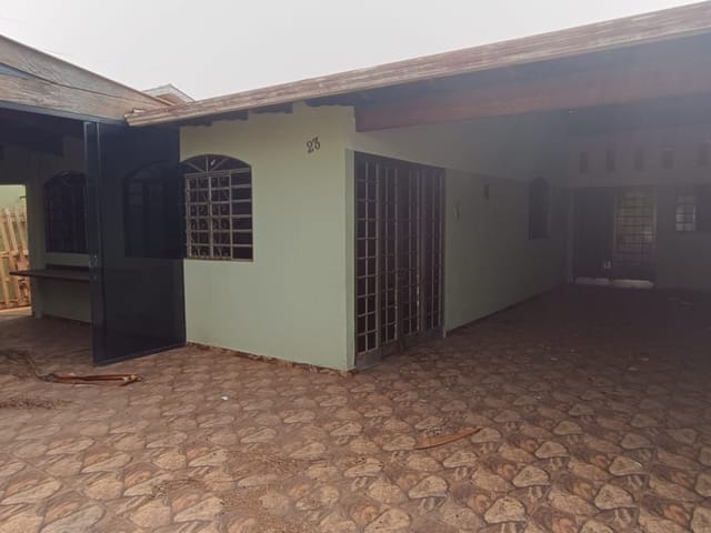 Casa com 218m² 4 quartos e 2 banheiros, à venda, no bairro Conjunto Habitacional Doutor Jose dos Santos Rocha em Cambé