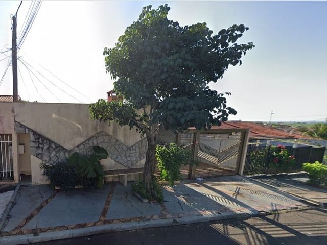 Casa com 218m² 4 quartos e 2 banheiros, à venda, no bairro Conjunto Habitacional Doutor Jose dos Santos Rocha em Cambé