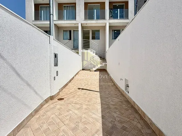 Casa 2 quartos e 3 banheiros, à venda, no bairro Santa Branca em Belo Horizonte