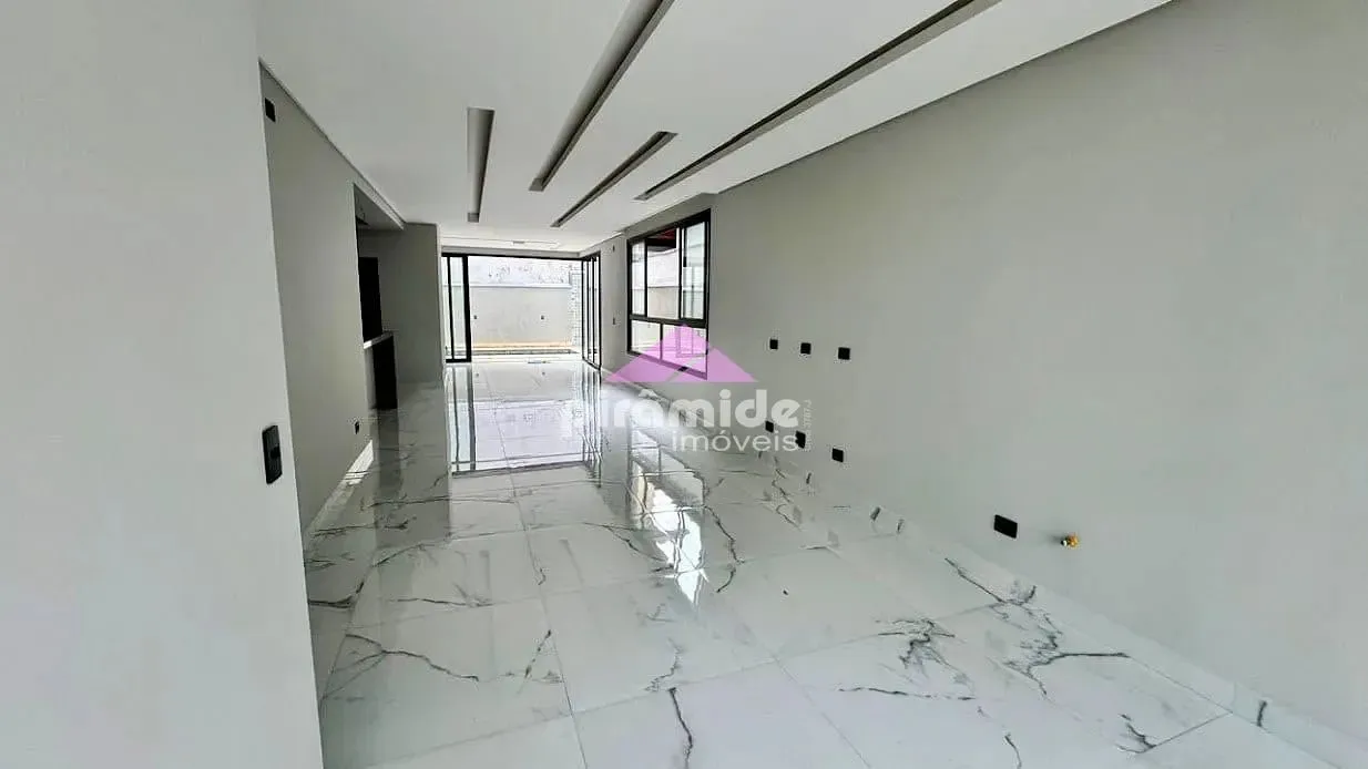 Casa, 3 quartos, 247 m² - Foto 1