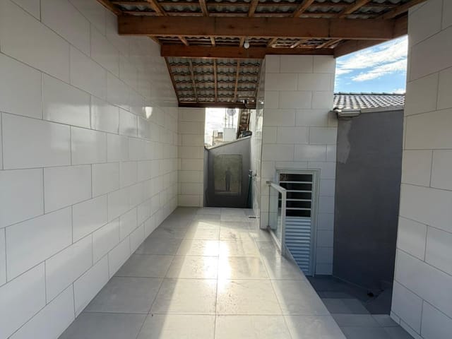 Casa 2 quartos e 1 banheiro, para alugar, no bairro Vila Rica em Extrema