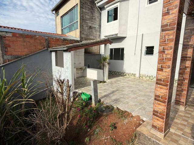 Casa 2 quartos e 1 banheiro, para alugar, no bairro Vila Rica em Extrema