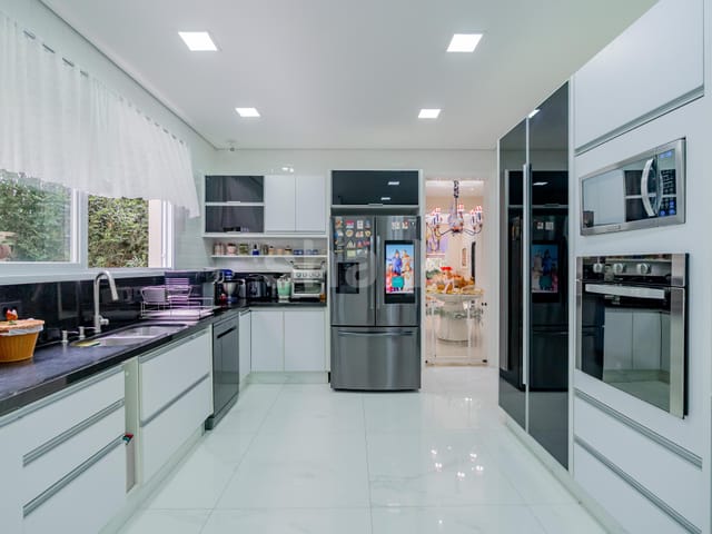 Casa com 525m² 4 quartos e 8 banheiros, à venda, no bairro Tamboré em Santana de Parnaíba