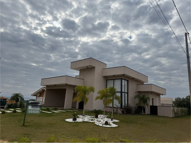 Casa com 450m² 3 quartos e 5 banheiros, à venda, no bairro Paranapanema em Paranapanema