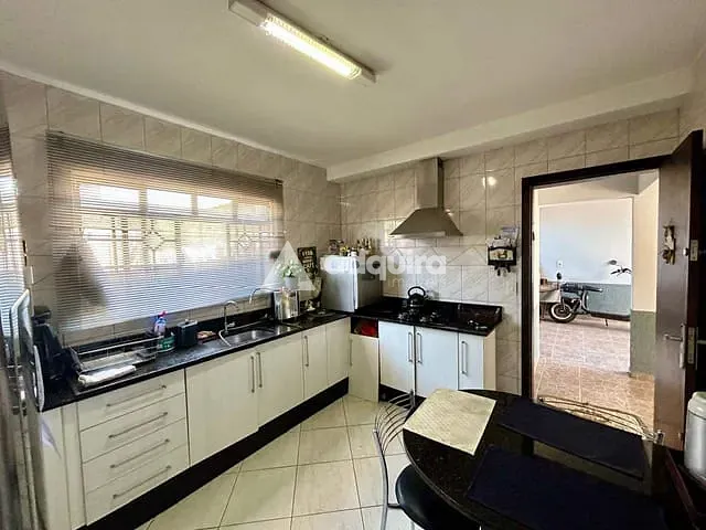 Sobrado com 182m² 4 quartos e 3 banheiros, à venda, no bairro Oficinas em Ponta Grossa