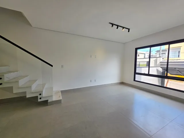 Casa com 150m² 3 quartos e 3 banheiros, à venda, no bairro Villas do Jaguari em Santana de Parnaíba