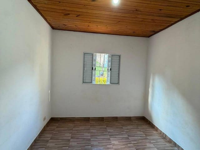 Casa 2 quartos e 1 banheiro, para alugar, no bairro Pessegueiros em Extrema