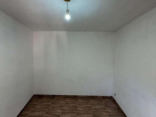 Casa 2 quartos e 1 banheiro, para alugar, no bairro Pessegueiros em Extrema
