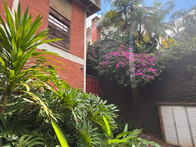 Casa 4 quartos e 5 banheiros, à venda, no bairro Alto de Pinheiros em São Paulo