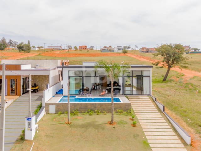 Casa com 450m² 3 quartos e 5 banheiros, à venda, no bairro Paranapanema em Paranapanema