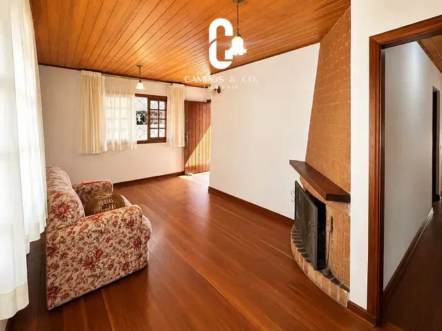 Casa com 777m² 5 quartos e 3 banheiros, à venda, no bairro Vila Matilde em Campos do Jordão