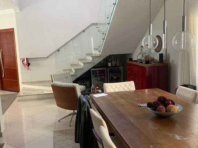 Casa com 250m² 3 quartos e 2 banheiros, à venda, no bairro Urbanova em São José dos Campos