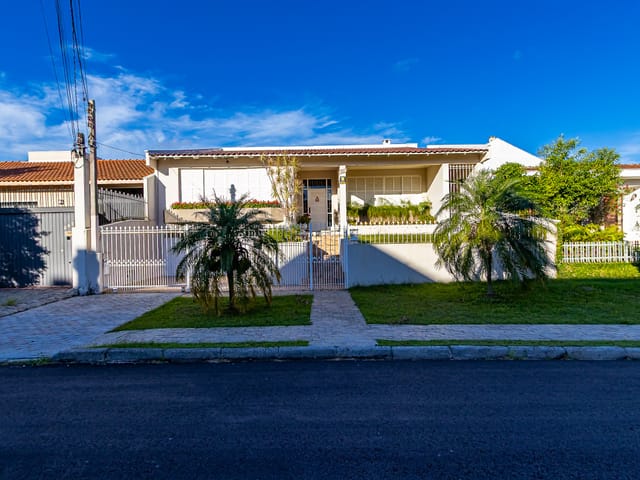 Casa com 490m² 4 quartos e 3 banheiros, à venda, no bairro Jardim das Américas em Curitiba