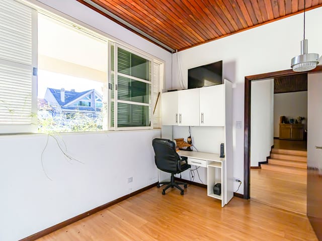 Casa com 490m² 4 quartos e 3 banheiros, à venda, no bairro Jardim das Américas em Curitiba