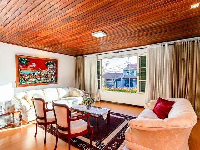 Casa com 490m² 4 quartos e 3 banheiros, à venda, no bairro Jardim das Américas em Curitiba