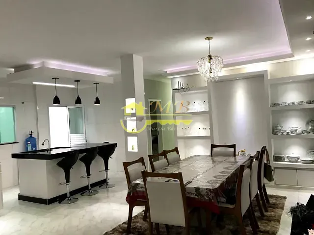 Casa com 200m² 3 quartos e 1 banheiro, à venda, no bairro Parque Dom Pedro II em Campinas