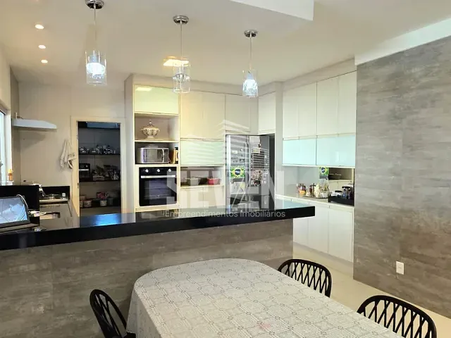 Casa com 905m² 2 quartos e 3 banheiros, à venda, no bairro Vila Zillo em Bauru