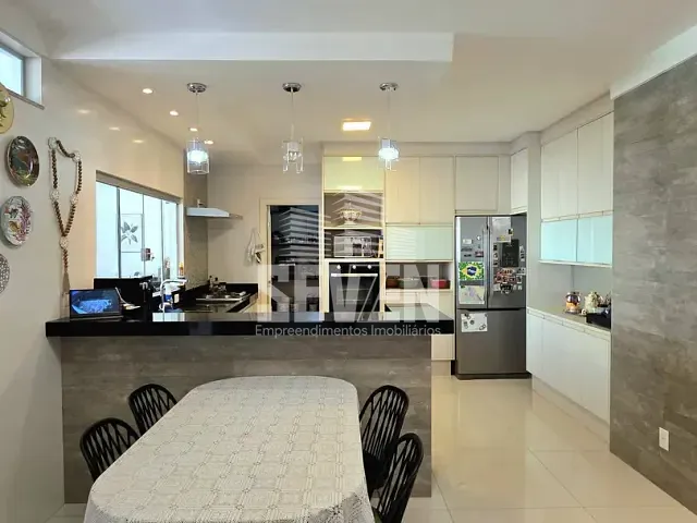 Casa com 905m² 2 quartos e 3 banheiros, à venda, no bairro Vila Zillo em Bauru