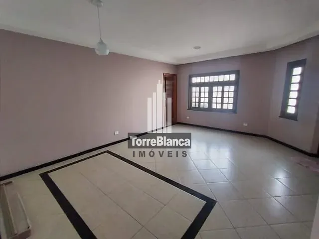 Casa com 190m² 4 quartos e 2 banheiros, à venda, no bairro Uvaranas em Ponta Grossa